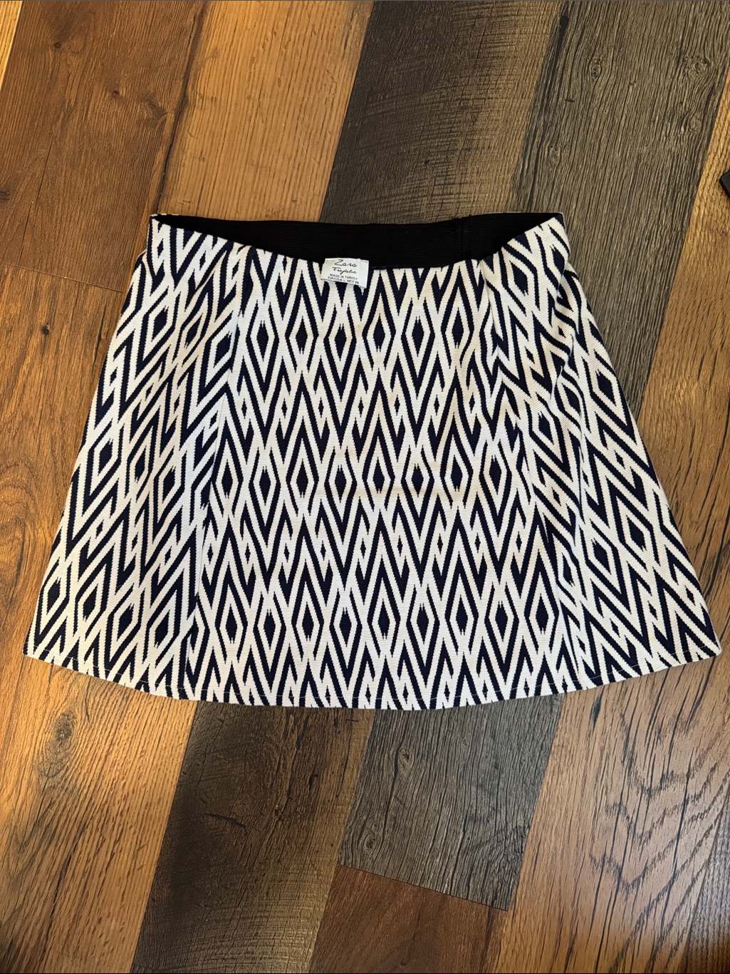 Zara Trafaluc Navy And White Diamond-Print Skirt Size Large